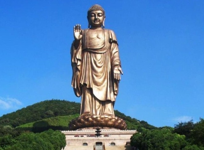 BRONZE STATUE OF GRAND BUDDHA AT LING SHAH